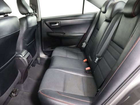 Used 2017 Toyota Camry SE w/ Moonroof Package FWD image 16