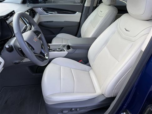 Used 2023 Cadillac XT6 Premium Luxury w/ Technology Package image 12