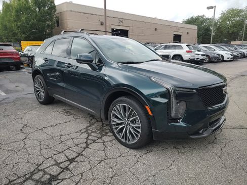 Used 2025 Cadillac XT4 Sport AWD/4WD image 3