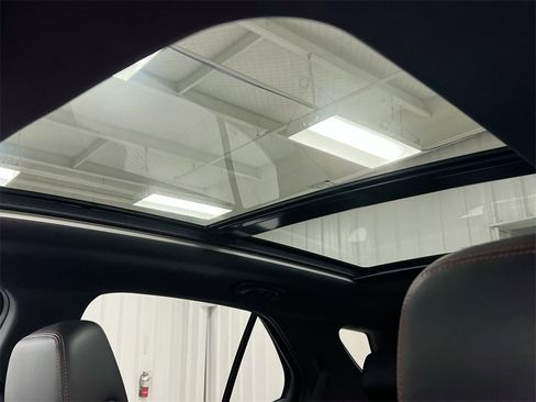 Used 2022 Chevrolet Equinox RS w/ RS Leather Package image 18