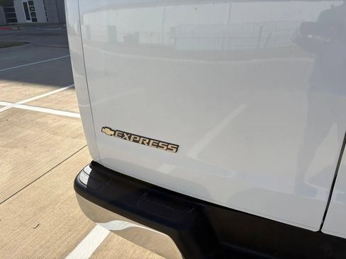 Used 2020 Chevrolet Express 2500 w/ Enhanced Convenience Package image 14