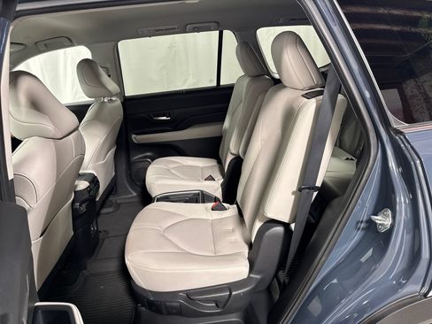 Used 2024 Toyota Grand Highlander AWD image 5