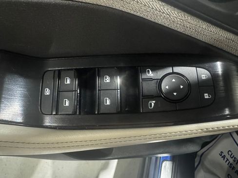 Used 2023 Nissan Rogue SV image 18