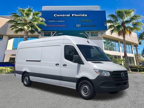 Used 2024 Mercedes-Benz Sprinter 2500 image 2