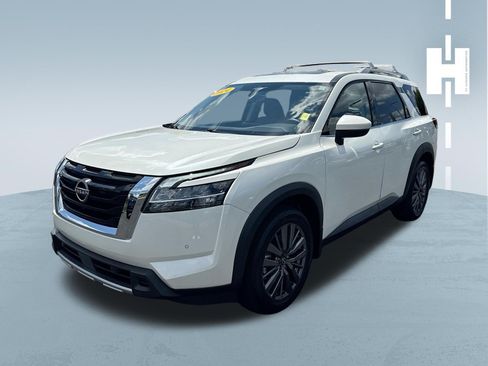 Used 2024 Nissan Pathfinder SL w/ SL Premium Package FWD image 3