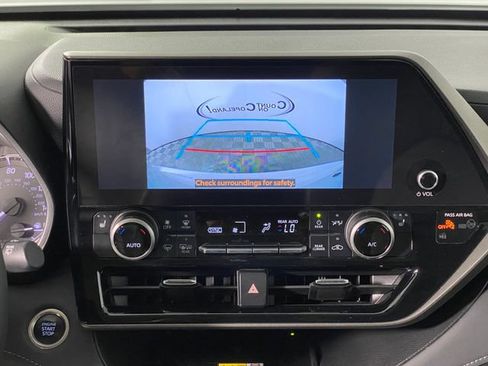 Certified 2024 Toyota Highlander XLE AWD/4WD image 25