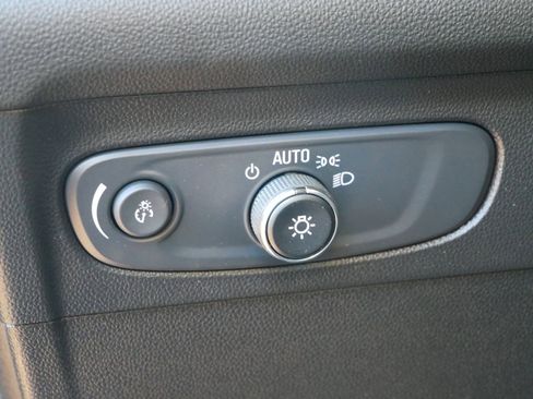 Used 2021 Buick Envision Essence image 19