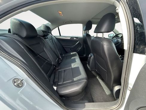 Used 2017 Volkswagen Jetta SE FWD image 22