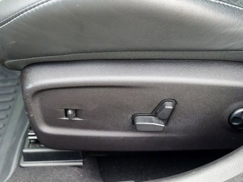 Used 2023 Chrysler 300 C image 23