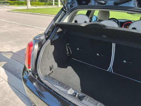 Used 2020 MINI Cooper 4-Door Hardtop w/ Signature Upholstery Package image 46