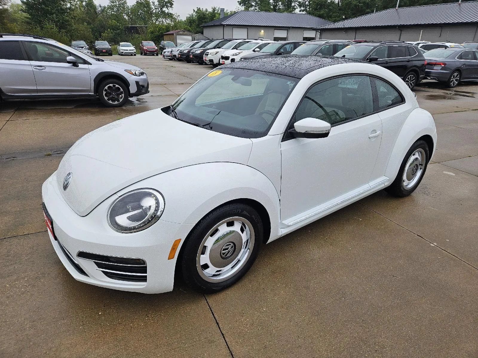 Used 2018 Volkswagen Beetle 2.0T FWD image 3