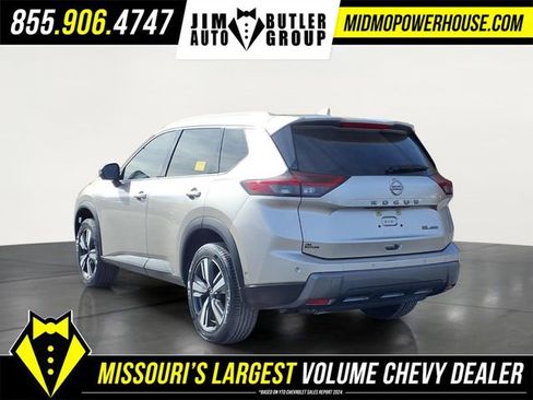Used 2024 Nissan Rogue SL AWD/4WD image 27