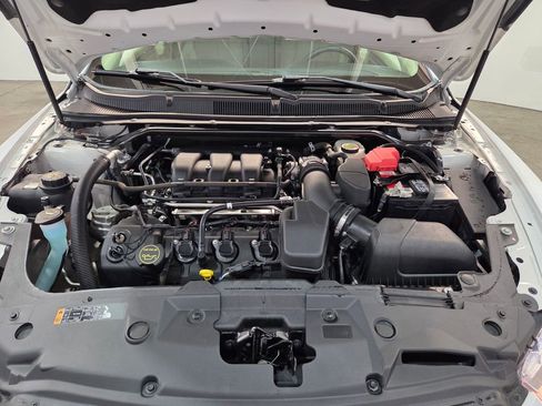 Used 2015 Ford Taurus SE image 6