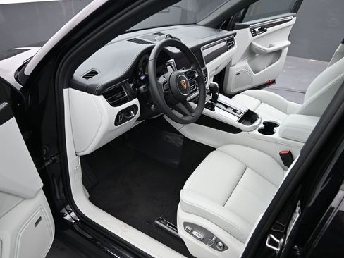 New 2026 Porsche Macan AWD/4WD image 22