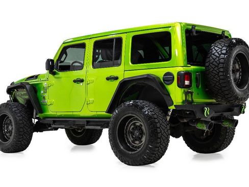 Used 2018 Jeep Wrangler Unlimited Sahara w/ Uconnect 4C Nav & Sound Group AWD/4WD image 4