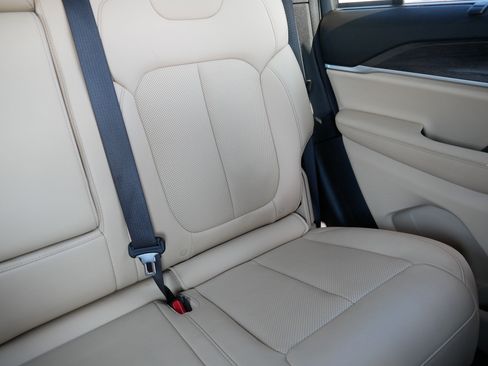 Used 2025 Jeep Grand Cherokee Limited w/ Luxury Tech Group II image 14