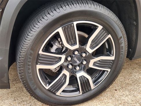 Used 2021 GMC Acadia SLT w/ Elevation Edition image 10