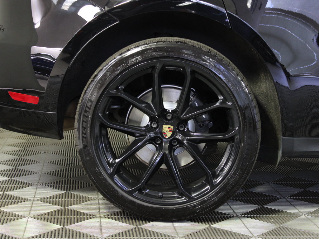 Certified 2022 Porsche Macan AWD/4WD image 15