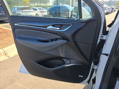 Used 2024 Buick Enclave Premium image 32