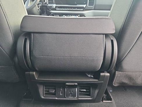 Used 2025 GMC Sierra 1500 Elevation image 21
