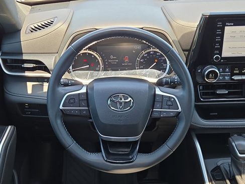 Used 2022 Toyota Highlander XSE image 21
