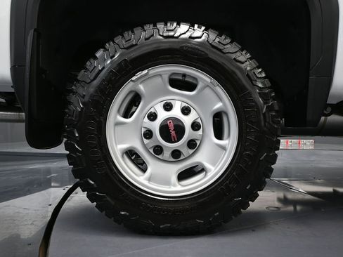 Used 2025 GMC Sierra 2500 SLE image 16