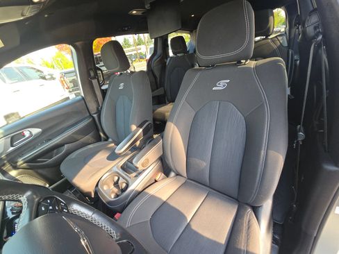 Used 2021 Chrysler Pacifica Touring w/ S Appearance Package FWD image 22