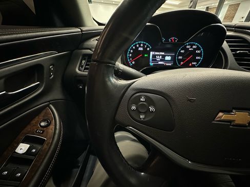 Used 2015 Chevrolet Impala LT w/ Convenience Package image 23