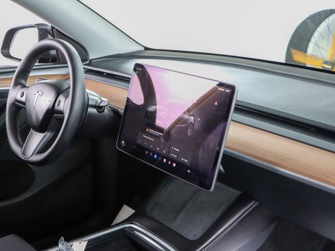 Used 2025 Tesla Model Y Long Range AWD/4WD image 23