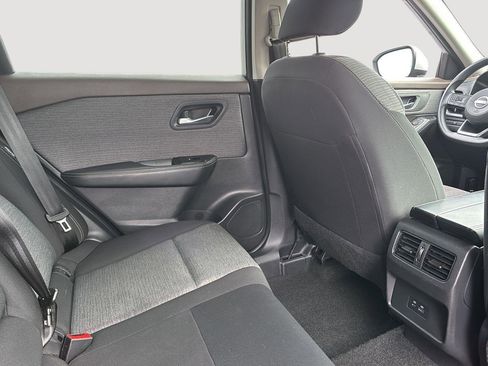 Used 2023 Nissan Rogue SV image 14