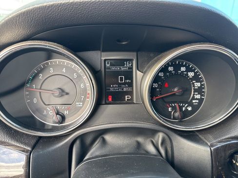 Used 2011 Jeep Grand Cherokee Laredo image 2