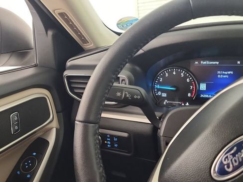 Used 2024 Ford Explorer XLT w/ Equipment Group 202A AWD/4WD image 19