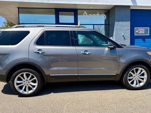 Used 2014 Ford Explorer Limited w/ Equipment Group 301A AWD/4WD image 2