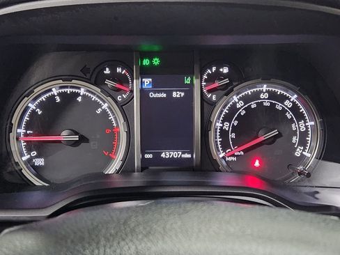 Used 2022 Toyota 4Runner TRD Off-Road Premium AWD/4WD image 35