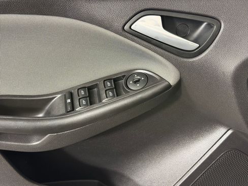 Used 2014 Ford Focus SE FWD image 14