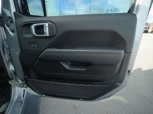 Used 2021 Jeep Wrangler Unlimited Sahara image 21