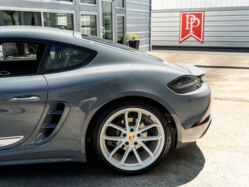 Used 2024 Porsche 718 Cayman RWD image 5
