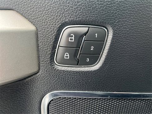 Used 2019 Ford F150 Lariat image 43