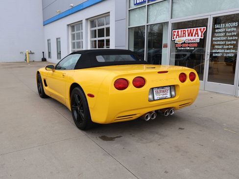 Used 2002 Chevrolet Corvette Convertible w/ Preferred Equipment Group2 RWD image 8