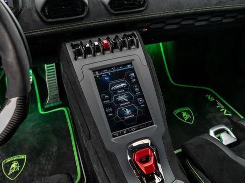 Used 2022 Lamborghini Huracan STO image 21