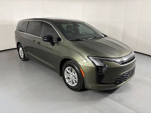 New 2027 Chrysler Pacifica Select FWD image 2