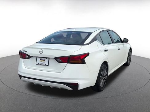 Used 2025 Nissan Altima 2.5 SV FWD image 14