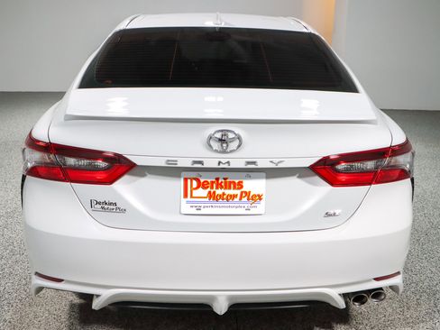 Used 2023 Toyota Camry SE image 8