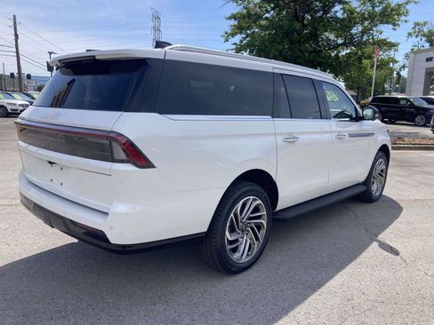 New 2026 Lincoln Navigator L Premier AWD/4WD image 10