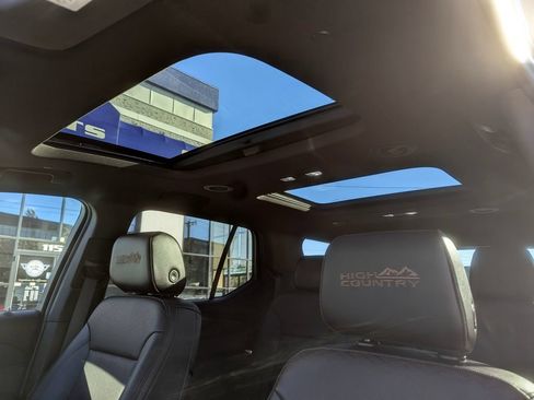 Used 2022 Chevrolet Traverse High Country AWD/4WD image 30