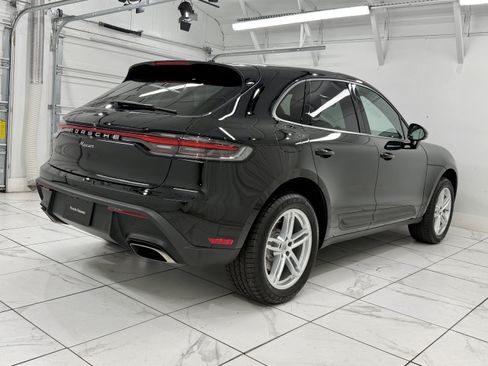 Certified 2026 Porsche Macan AWD/4WD image 11