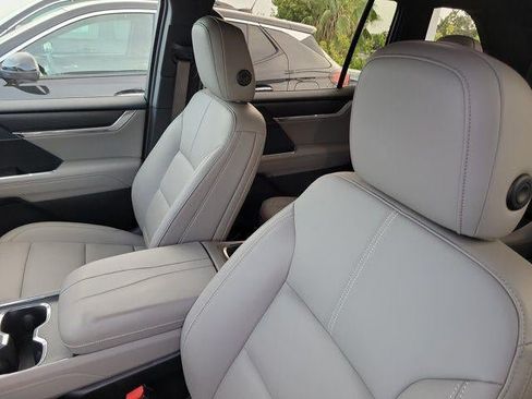 Used 2024 GMC Acadia Elevation FWD image 12