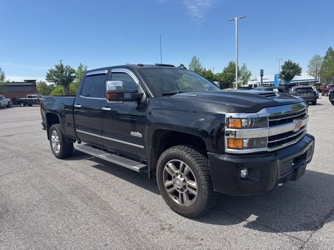 Used 2018 Chevrolet Silverado 2500 High Country w/ Duramax Plus Package image 5