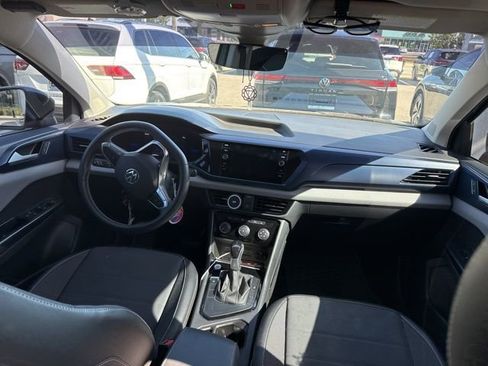 Used 2023 Volkswagen Taos SE w/ Black Wheel Package image 11