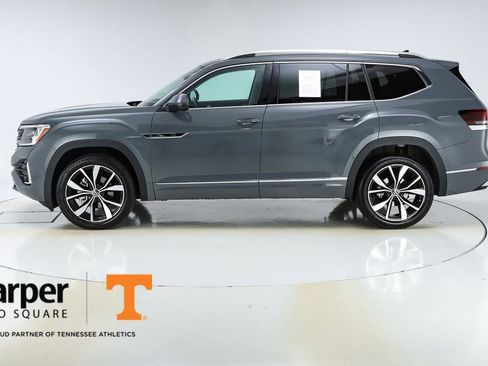 Used 2025 Volkswagen Atlas SEL Premium R-Line image 2